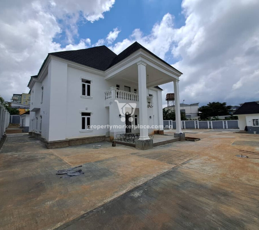 Exotic 5 bedroom detached duplex with 2 bedroom guest chalet