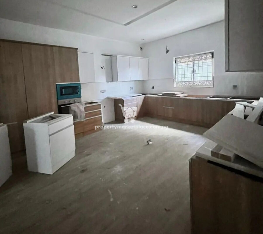 Exotic 6 bedroom detached duplex with 1 room Bq