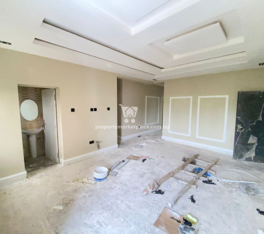 Luxurious 2 bedroom apartment with modern finishing