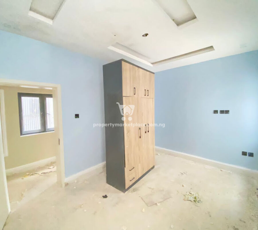 Luxurious 2 bedroom apartment with modern finishing