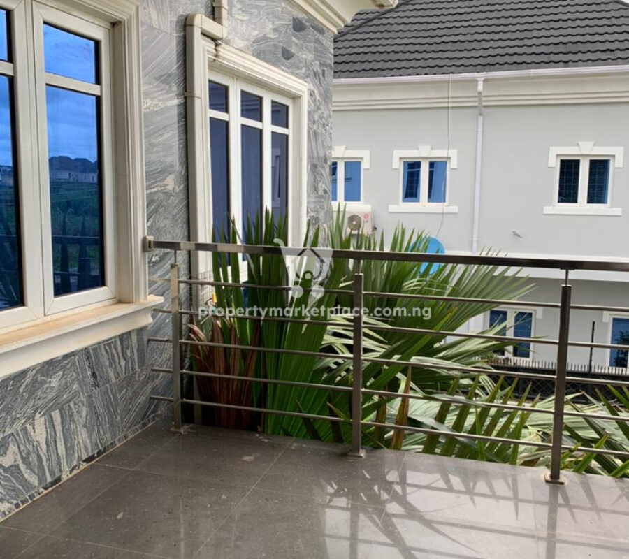 Nicely furnished 4 bedroom detached duplex with 1 bedroom guest chalet