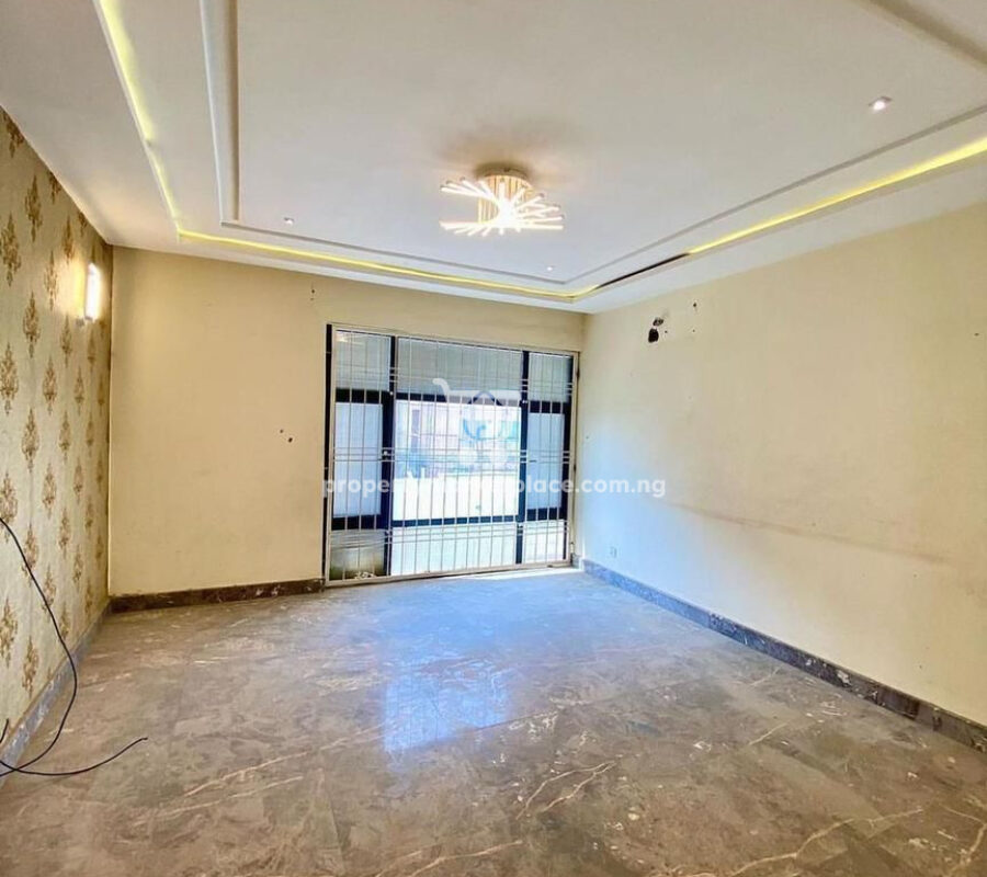 Luxurious 4 bedroom terrace duplex with Bq