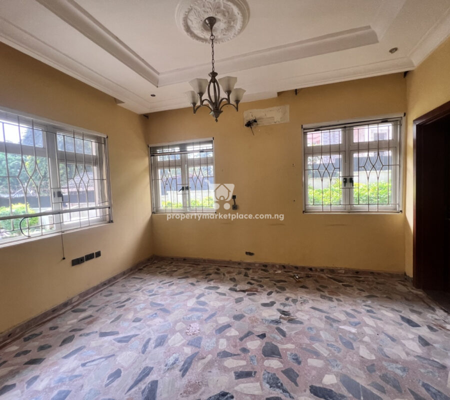 Ambassadorial 5 bedroom detached duplex with 3 and 2 bed guest chalet
