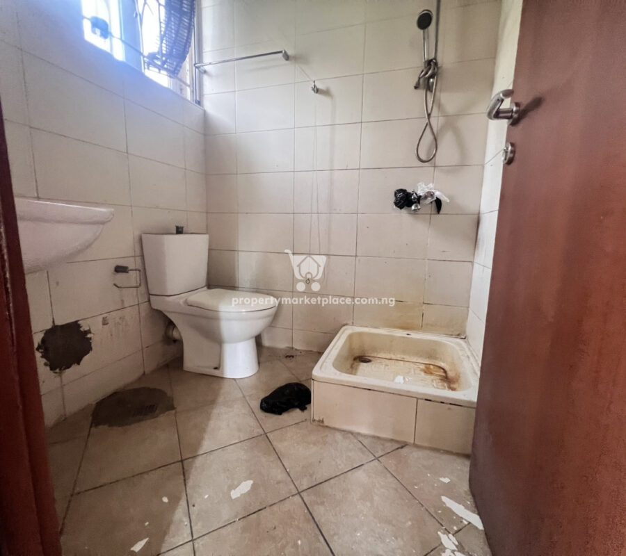 Ambassadorial 5 bedroom detached duplex with 3 and 2 bed guest chalet