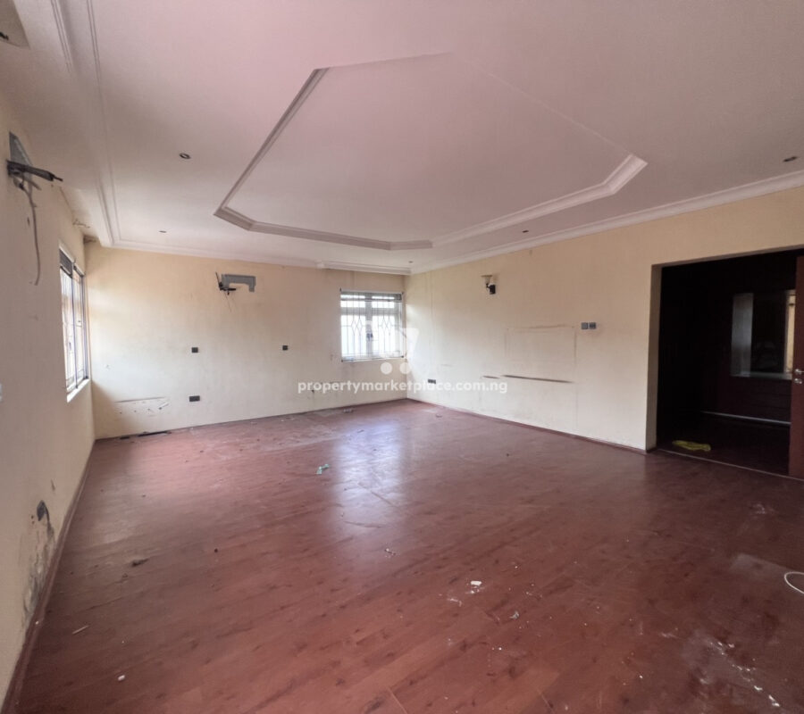 Ambassadorial 5 bedroom detached duplex with 3 and 2 bed guest chalet