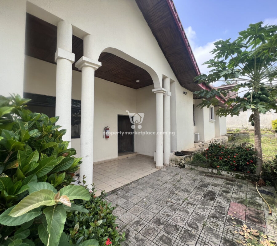 Ambassadorial 5 bedroom detached duplex with 3 and 2 bed guest chalet