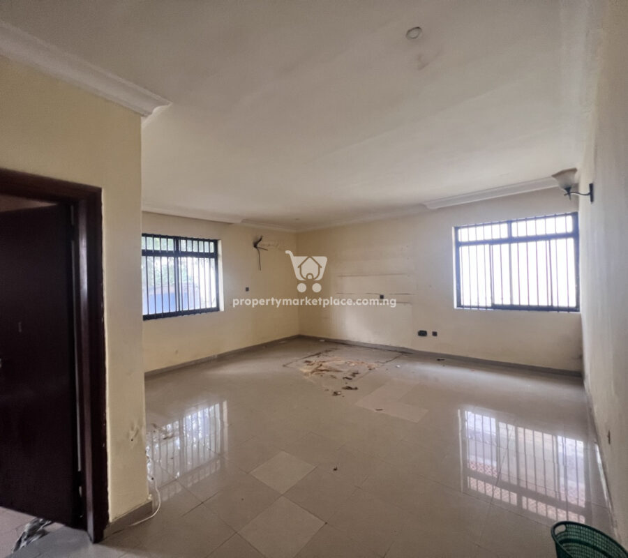 Ambassadorial 5 bedroom detached duplex with 3 and 2 bed guest chalet