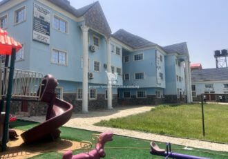 Functional school with 40 rooms, 3 large halls and a large compound
