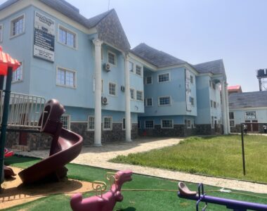 Functional school with 40 rooms, 3 large halls and a large compound
