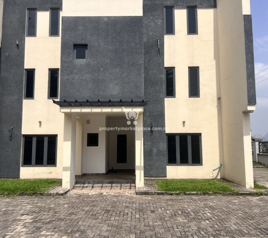 Elegant 3 bedroom terrace duplex + Bq in a nice area