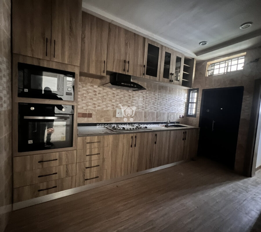 Elegant 3 bedroom terrace duplex + Bq in a nice area