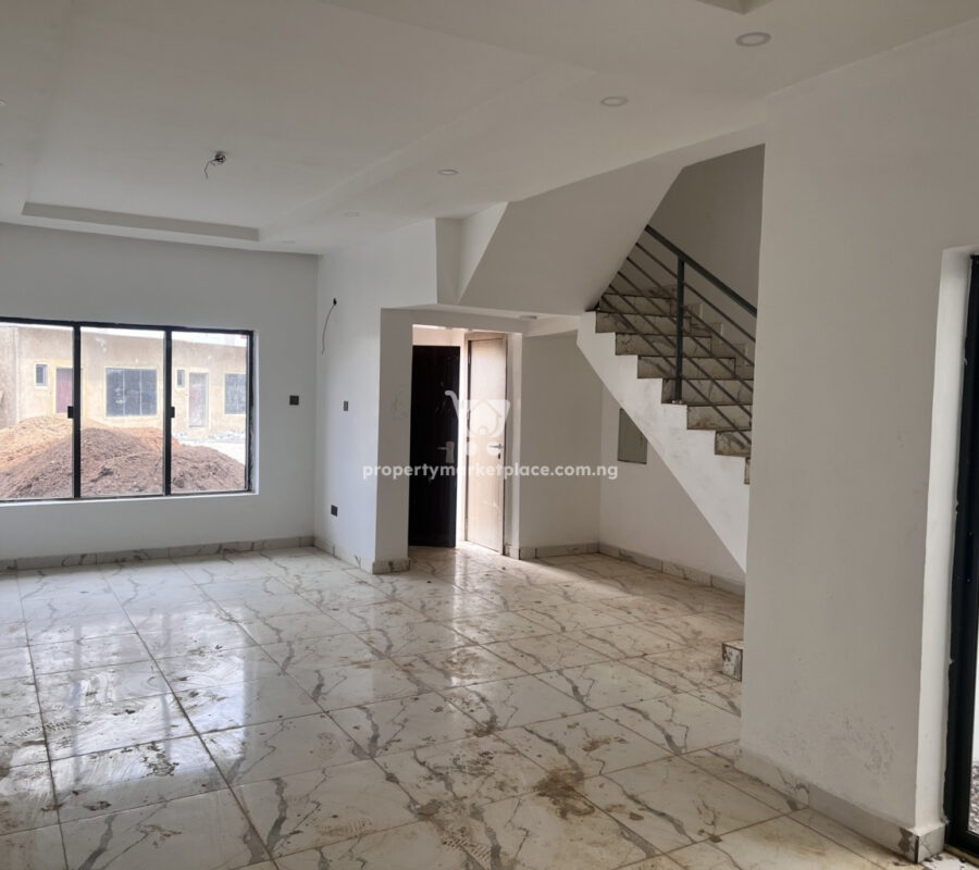 Luxurious 4 bedroom Terrace duplex with Bq