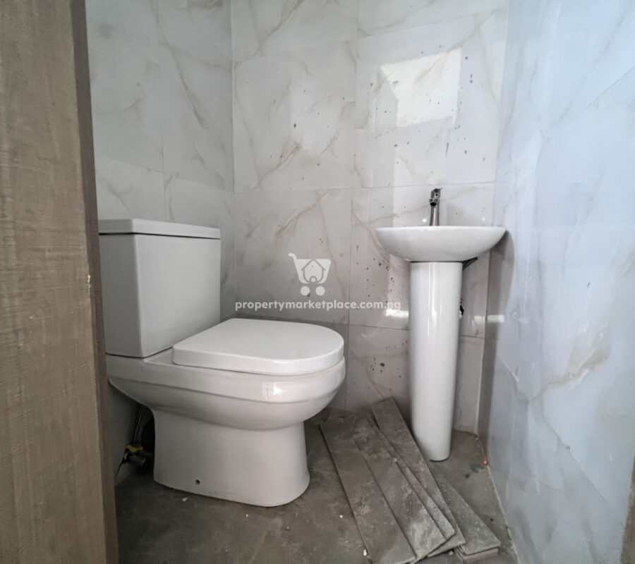 Luxurious 4 bedroom Terrace duplex with Bq