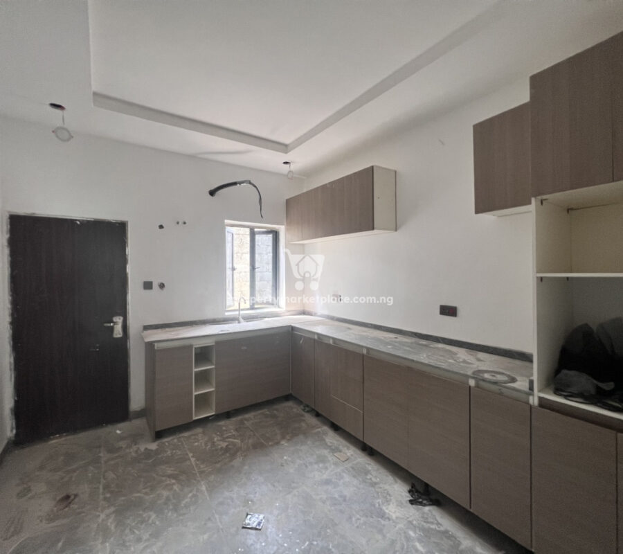Luxurious 4 bedroom Terrace duplex with Bq