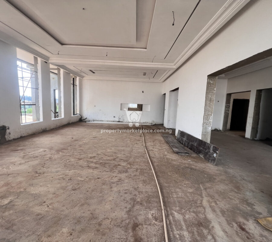Gigantic 8 bedroom mansion with 2 rooms Bq