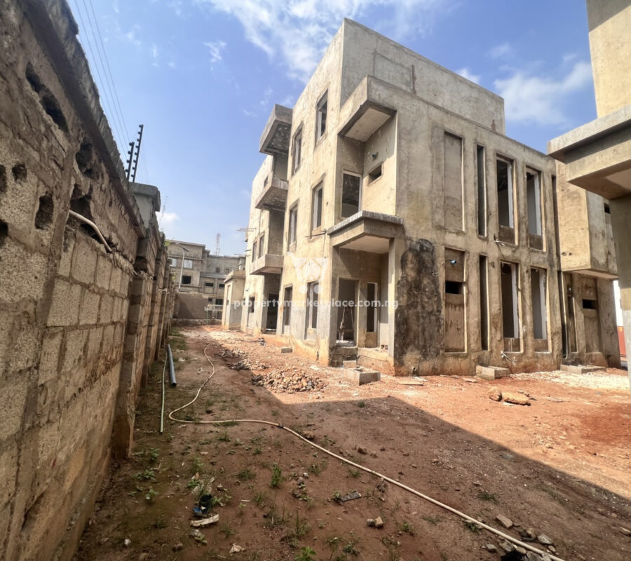 Gigantic 8 bedroom mansion with 2 rooms Bq