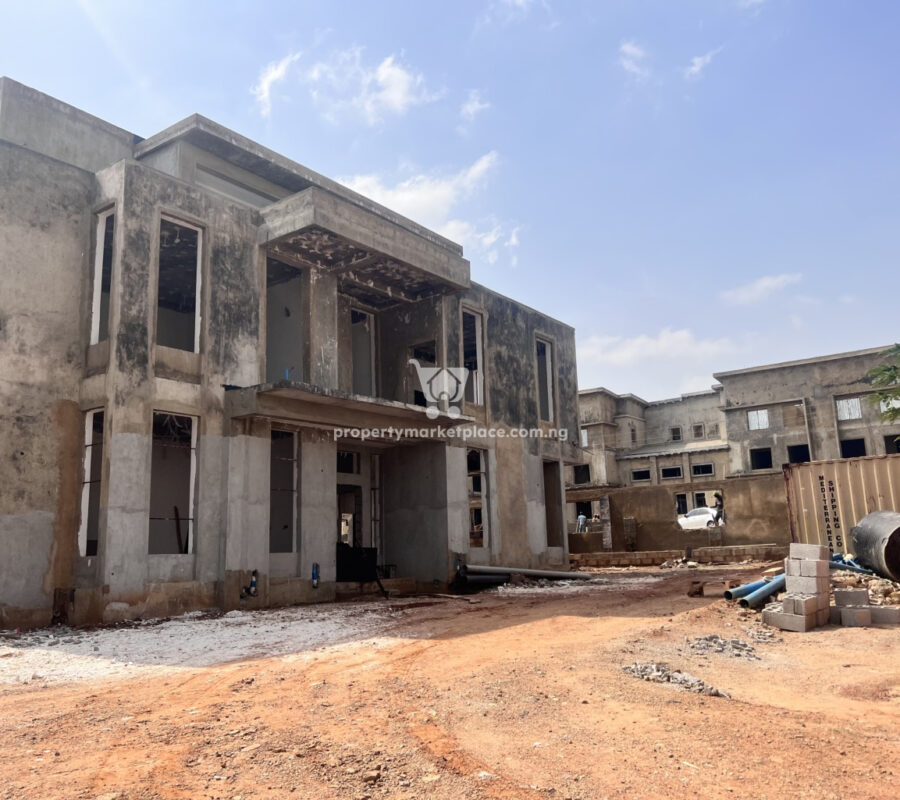 Gigantic 8 bedroom mansion with 2 rooms Bq