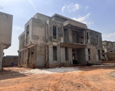 Gigantic 8 bedroom mansion with 2 rooms Bq
