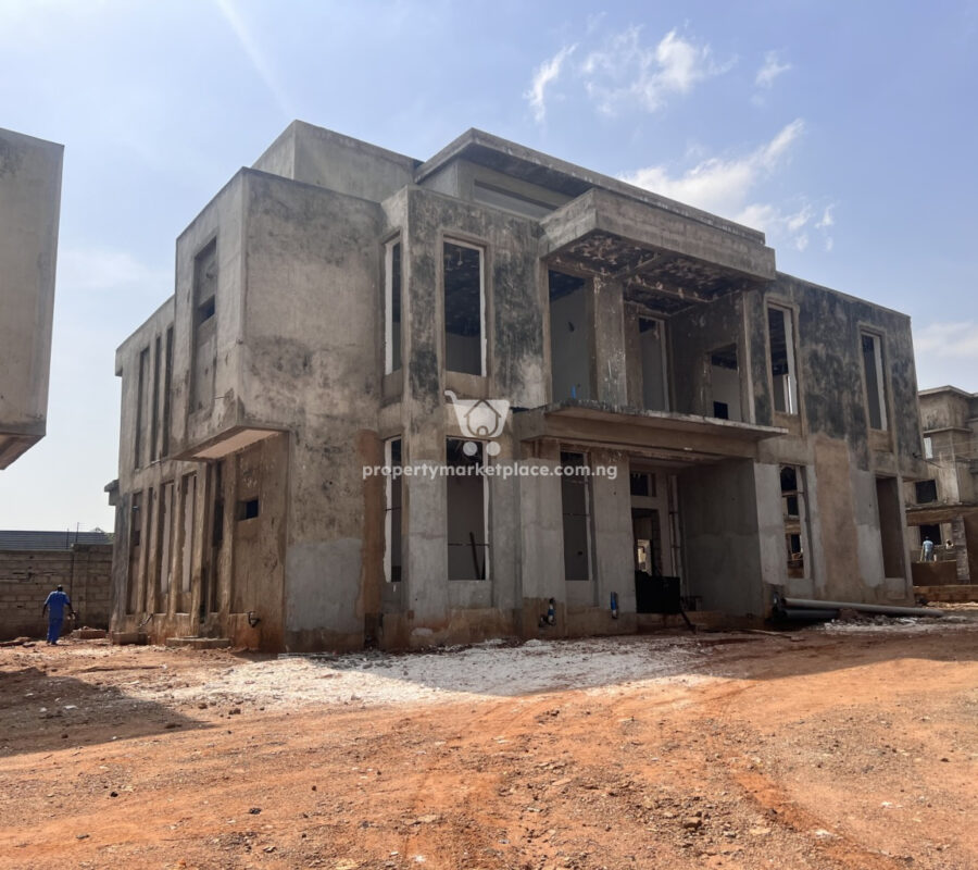 Gigantic 8 bedroom mansion with 2 rooms Bq