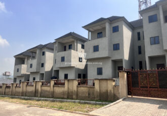 Luxurious 4 bedroom terrace duplex with a room Bq