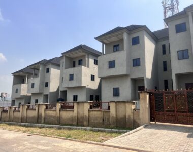 Luxurious 4 bedroom terrace duplex with a room Bq
