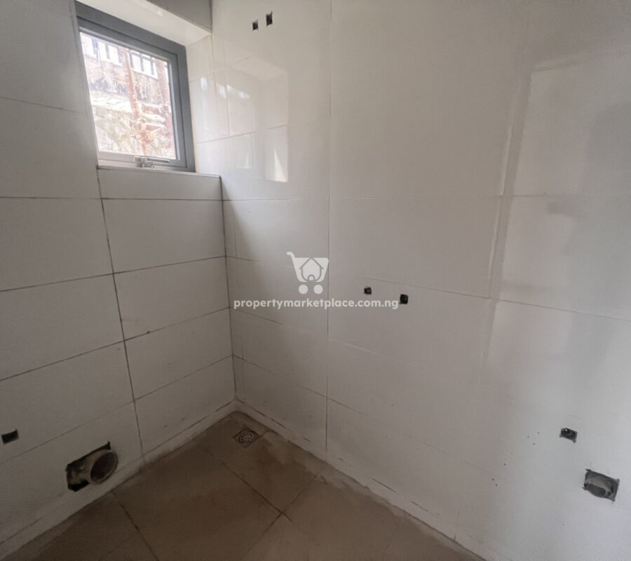 Luxurious 4 bedroom terrace duplex with a room Bq