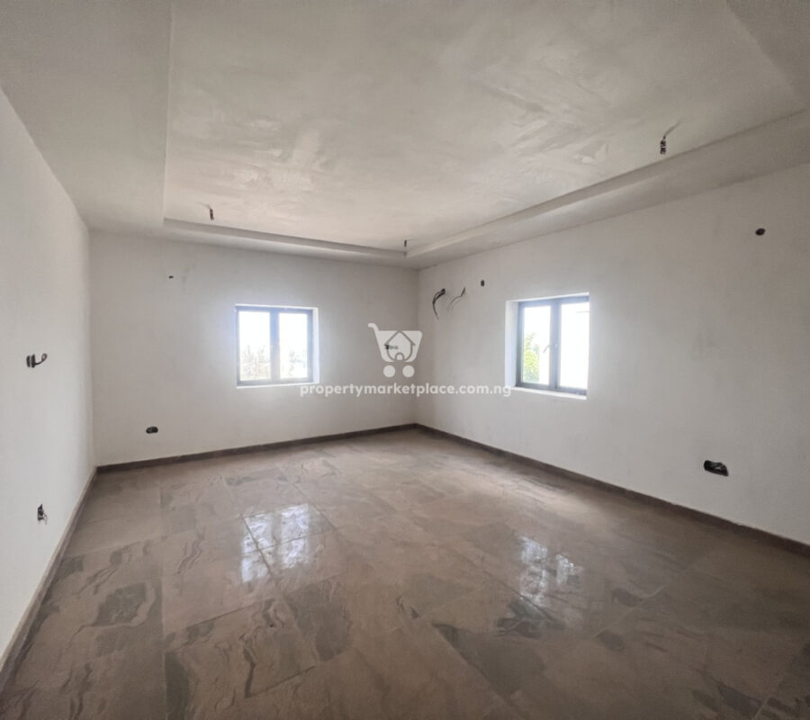 Luxurious 4 bedroom terrace duplex with a room Bq
