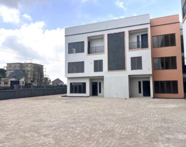 Exquisite 4 bedroom terrace duplex with a room Bq