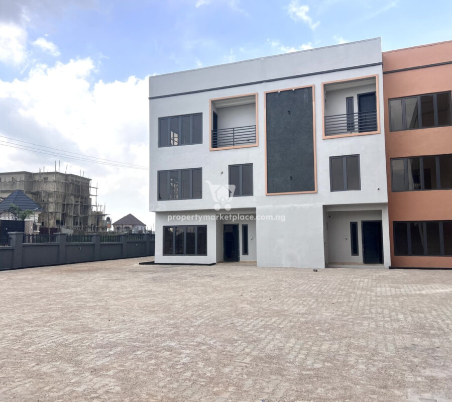 Exquisite 4 bedroom terrace duplex with a room Bq