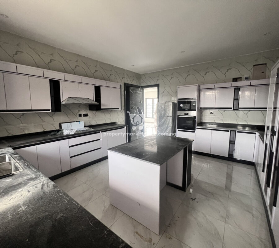Exquisite 4 bedroom terrace duplex with a room Bq