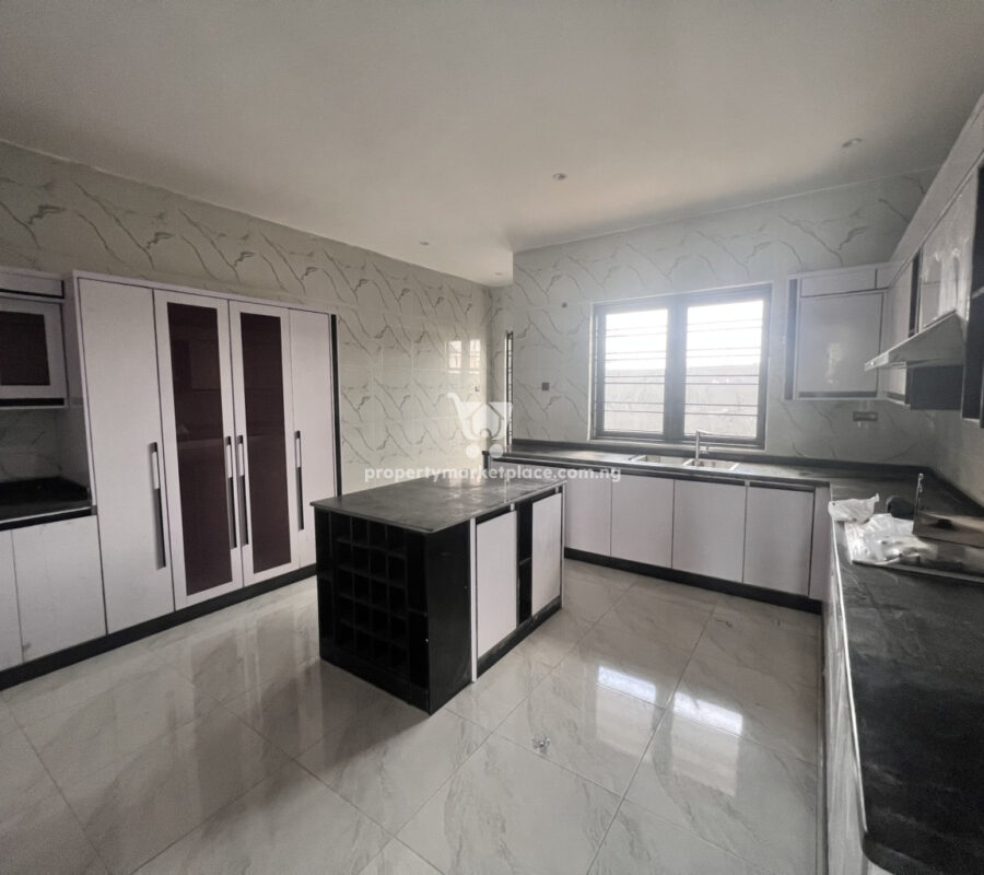 Exquisite 4 bedroom terrace duplex with a room Bq