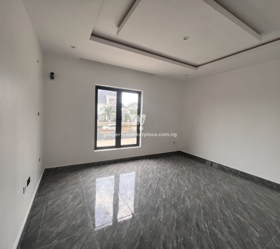 Exquisite 4 bedroom terrace duplex with a room Bq