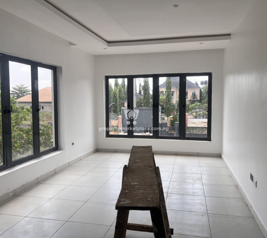 Exquisite 4 bedroom terrace duplex with a room Bq