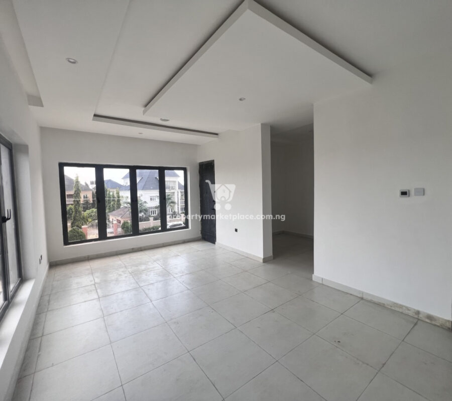Exquisite 4 bedroom terrace duplex with a room Bq