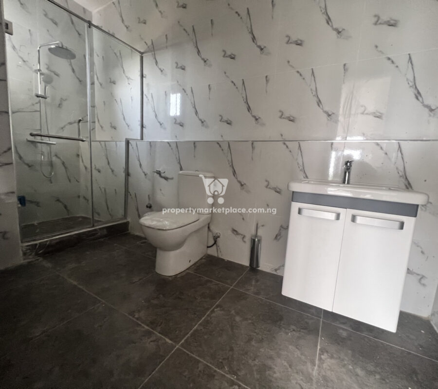 Exquisite 4 bedroom terrace duplex with a room Bq