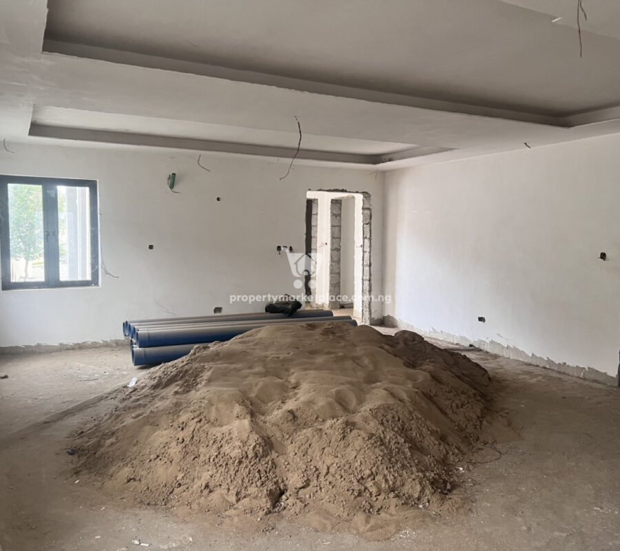 Massive 5 bedroom detached duplex with Bq in a nice area