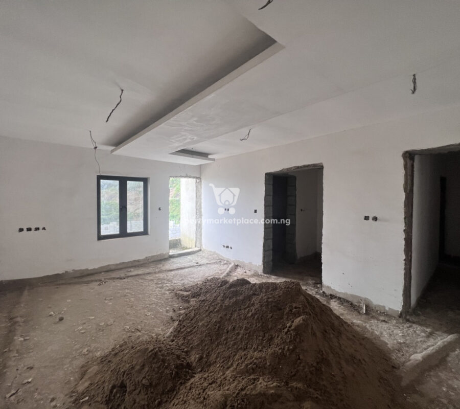 Massive 5 bedroom detached duplex with Bq in a nice area