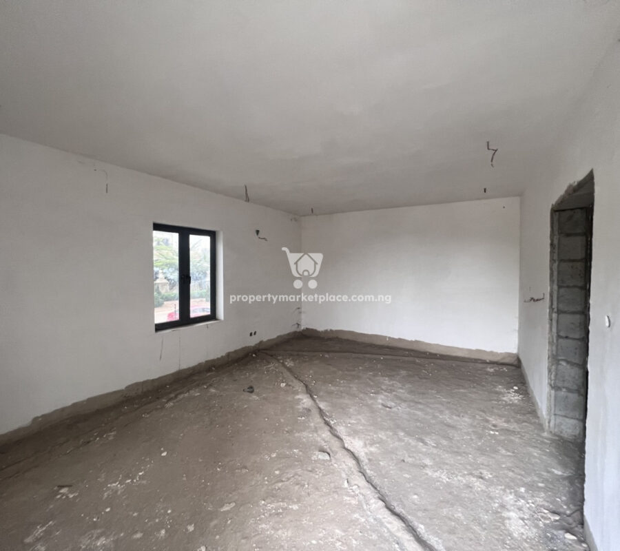 Massive 5 bedroom detached duplex with Bq in a nice area