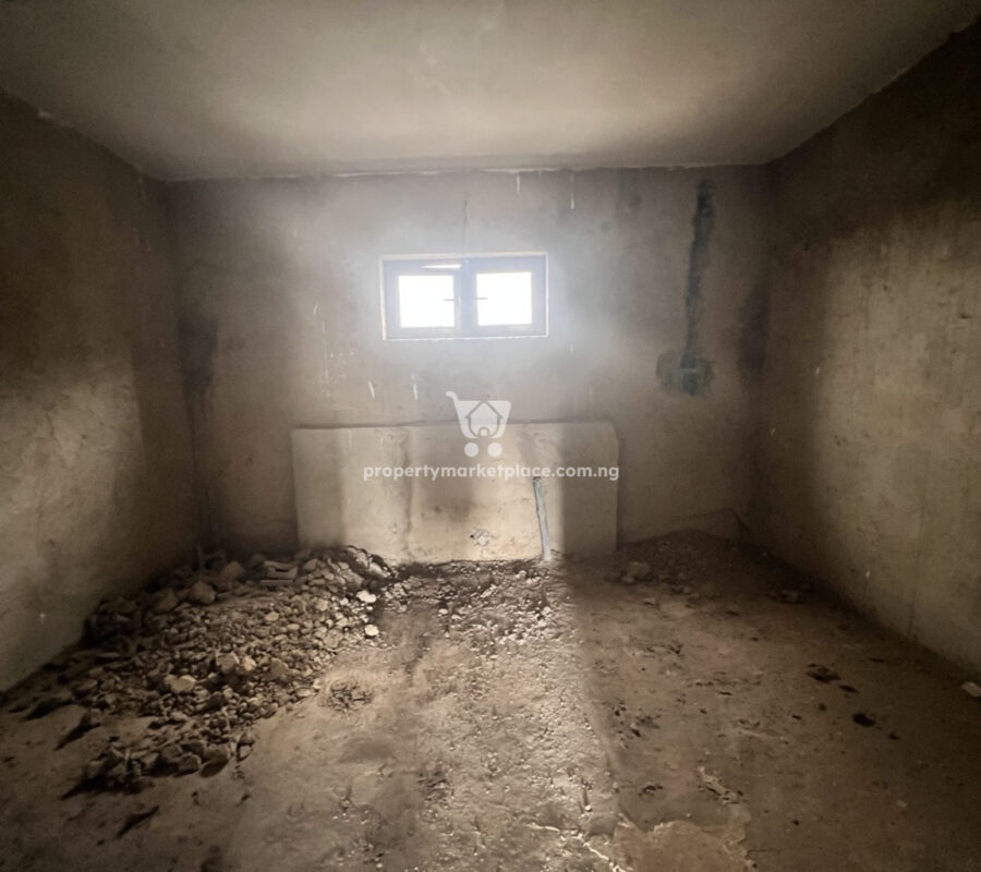 Massive 5 bedroom detached duplex with Bq in a nice area