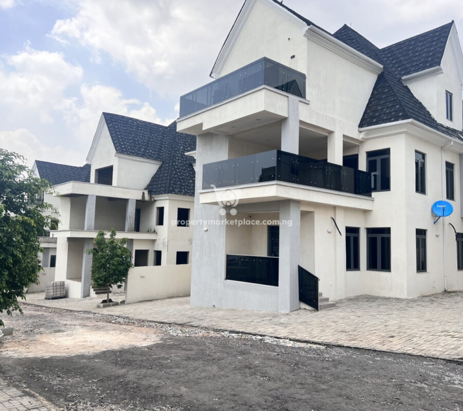 Automated 5 bedroom detached duplex with Bq in a classy area