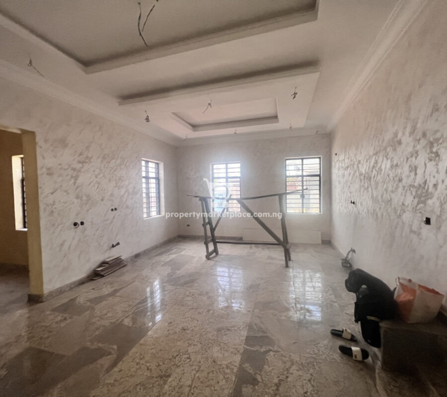 5 bedroom detached duplex with 2 units of 1 bedroom guest chalet & 2 Bq