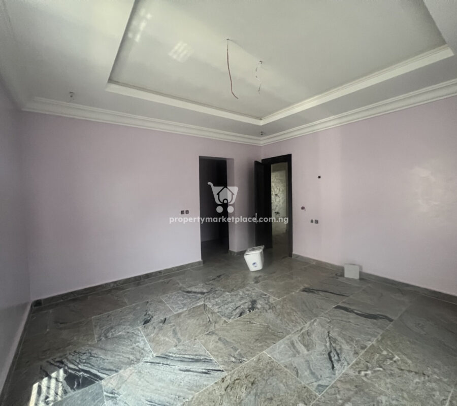 5 bedroom detached duplex with 2 units of 1 bedroom guest chalet & 2 Bq
