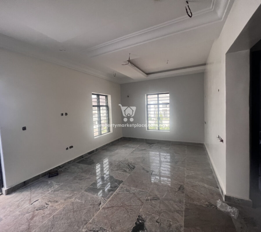 5 bedroom detached duplex with 2 units of 1 bedroom guest chalet & 2 Bq