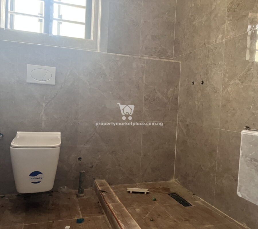 5 bedroom detached duplex with 2 units of 1 bedroom guest chalet & 2 Bq