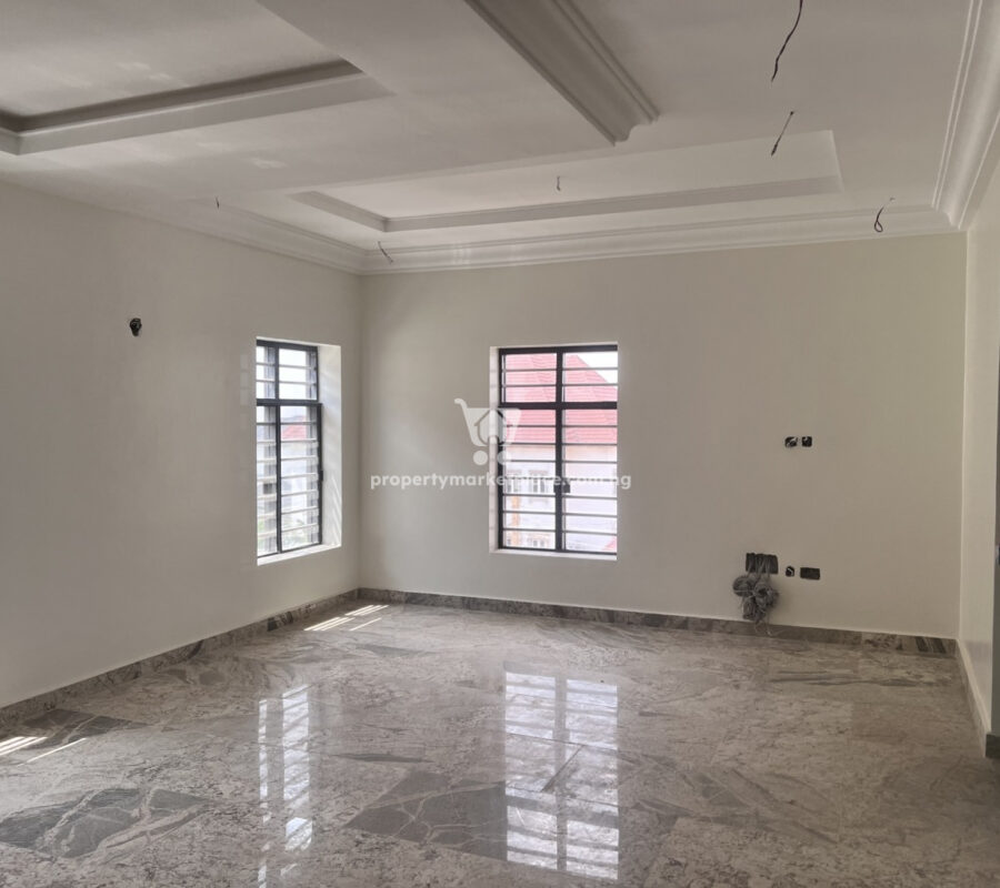 5 bedroom detached duplex with 2 units of 1 bedroom guest chalet & 2 Bq