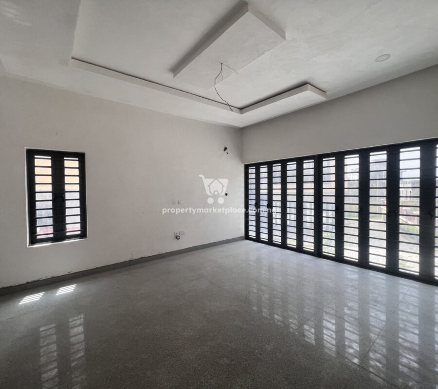 Exquisite 5 bedroom detached duplex with Bq in a classy area