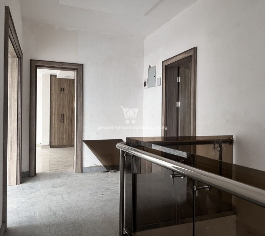 Exquisite 5 bedroom detached duplex with Bq in a classy area