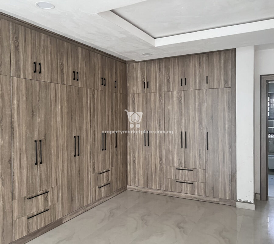 Exquisite 5 bedroom detached duplex with Bq in a classy area