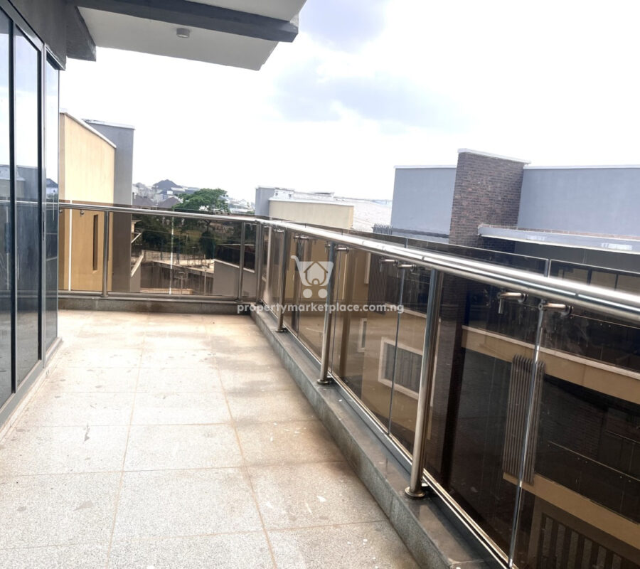 Exquisite 5 bedroom detached duplex with Bq in a classy area