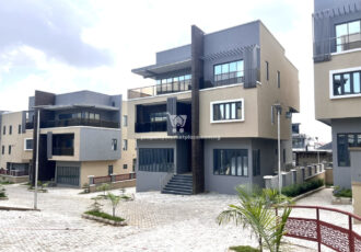 Exquisite 5 bedroom detached duplex with Bq in a classy area